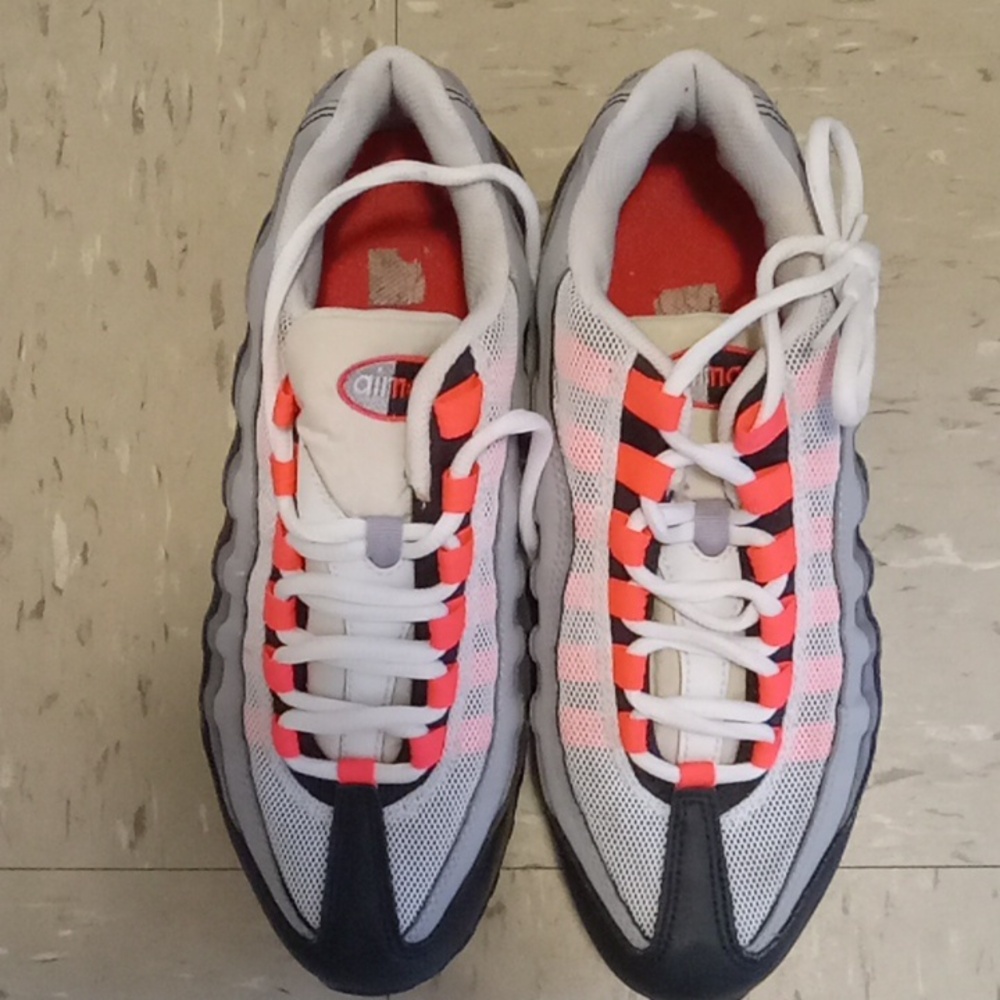 NIKE AIR